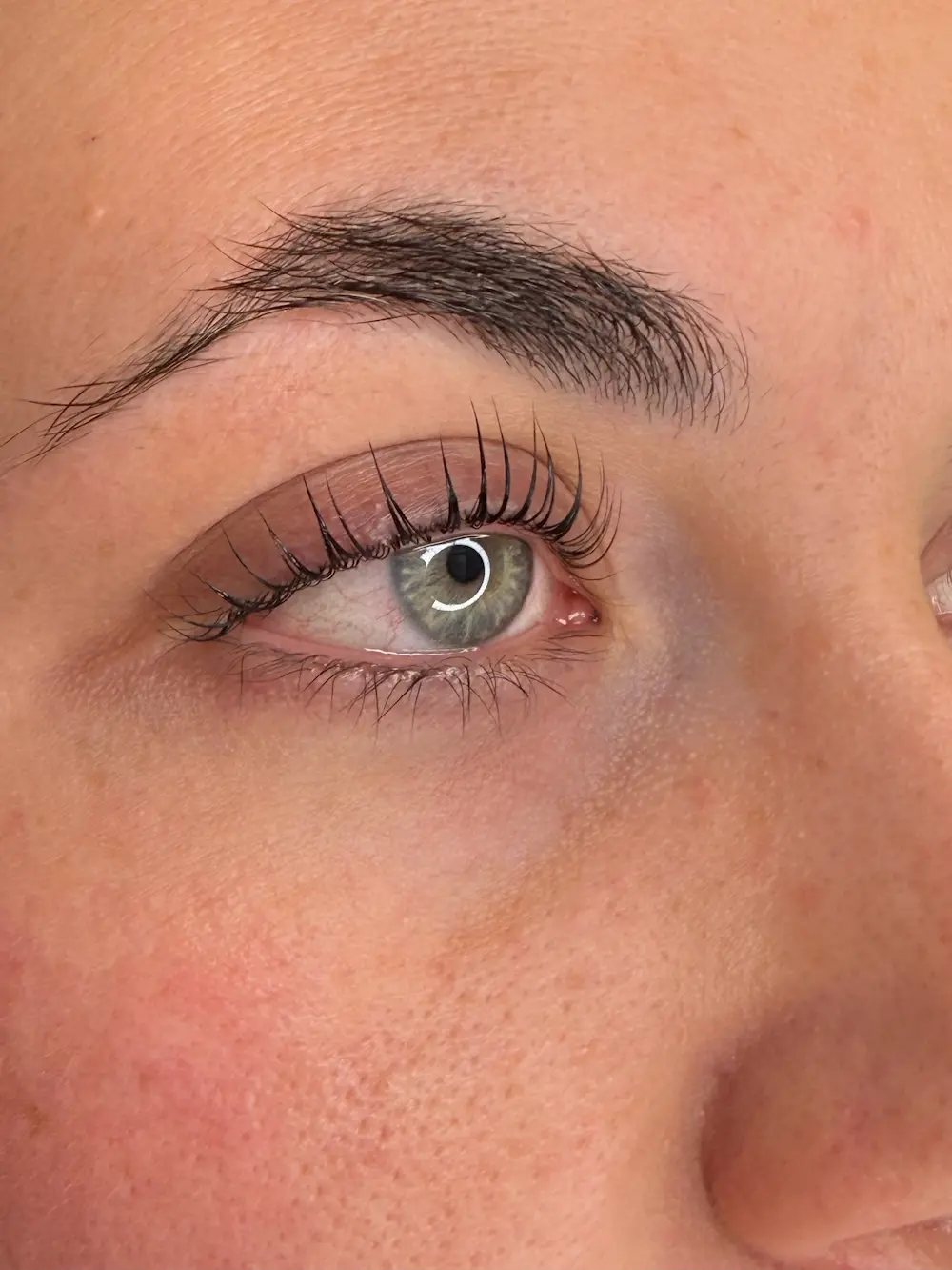 Laminazione ciglia effetto naturale e ordinato