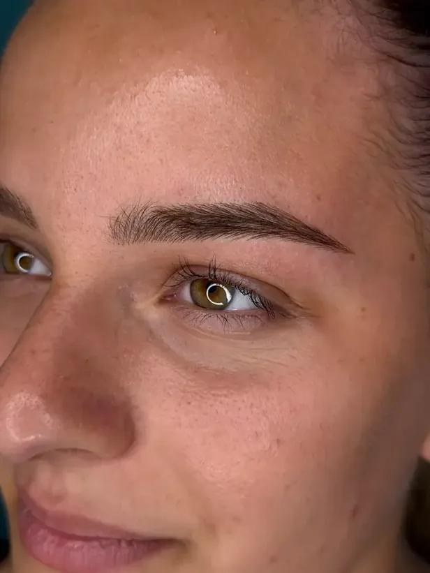 Microblading effetto pelo naturale e realistico