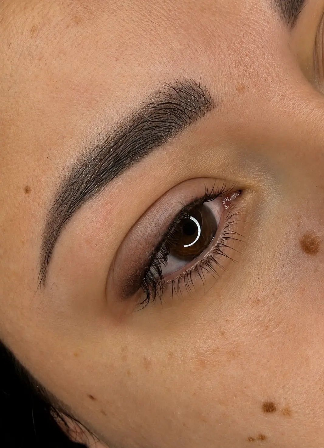 PMU eyeliner con effetto grafico e sfumato