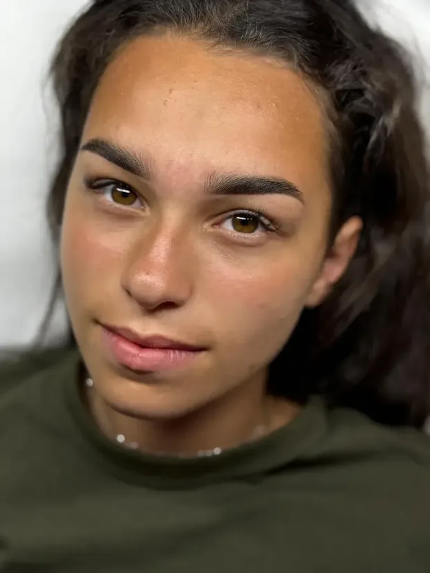 PMU sopracciglia effetto sfumato e definito
